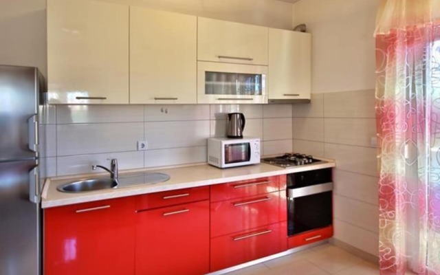 Charming 2-bed Apartment in Srima With sea View