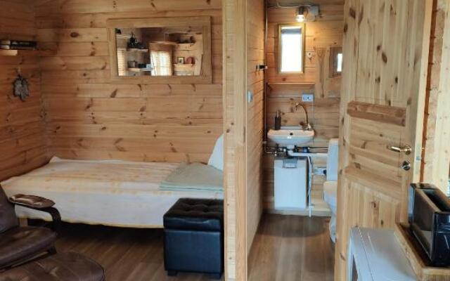 Cosy Cabin by Lake & Woods with Views