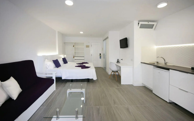 Skyview Hotel by LIVVO