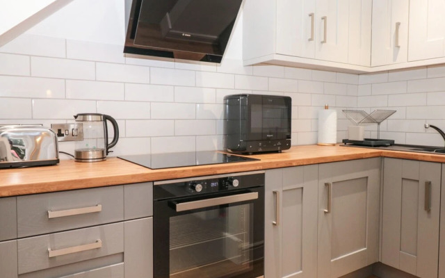Flat 1 Byfield