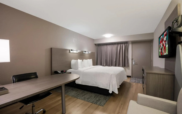 Red Roof Inn PLUS+ Chicago - Naperville