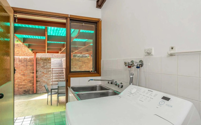 CLOUD NINE Gerringong 4pm Check Out Sundays except Peak season