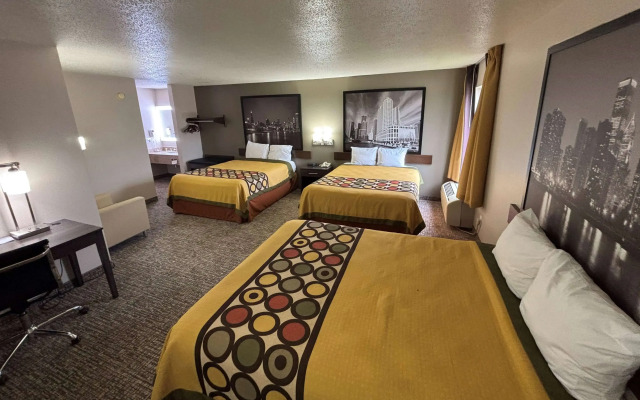 Super 8 by Wyndham Marshall