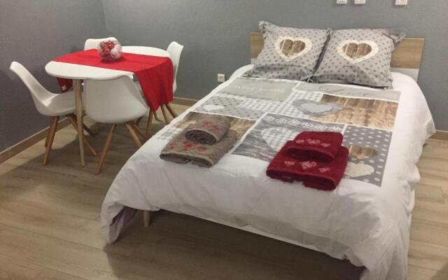 Grande Chambre climatisée chez Xavier
