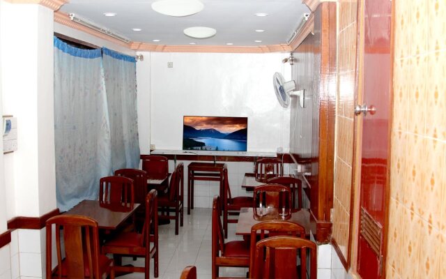 Everest Hotel
