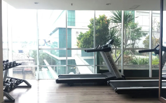 Modern Studio Room Apartment At Tamansari La Grande