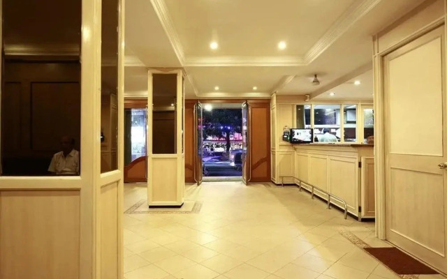 FabHotel Majestic Bus Stand