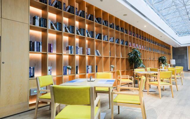 Holiday Inn Express Shanghai Songjiang Fangta by IHG
