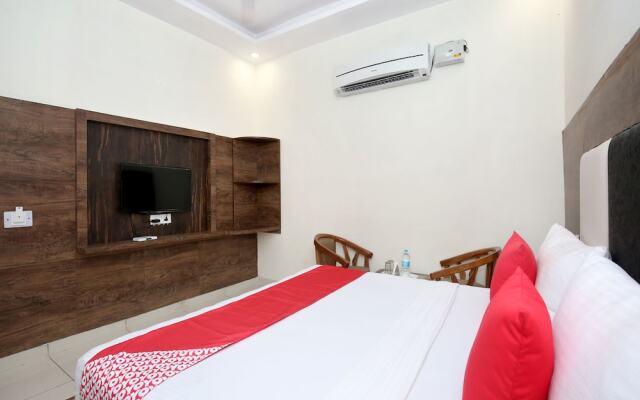OYO 13373 Hotel Royal star