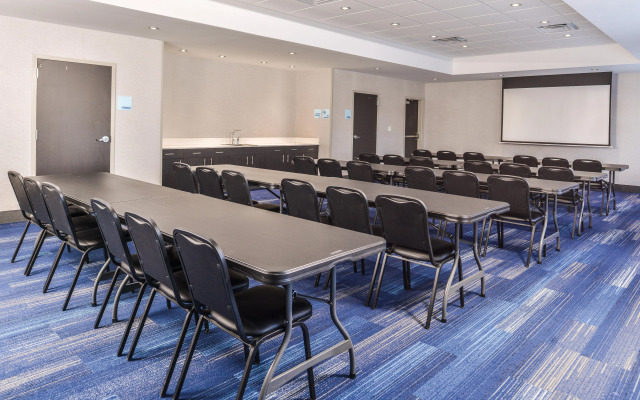 Holiday Inn Express & Suites Kansas City - Lee's Summit by IHG
