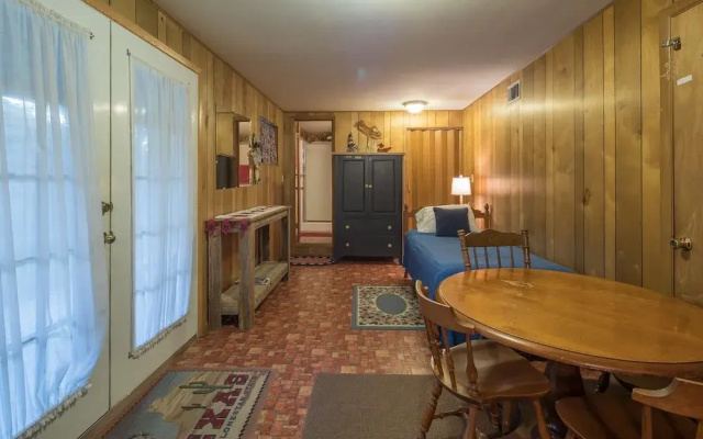 Mac's Place