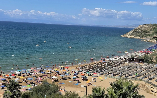 Le Castella Home