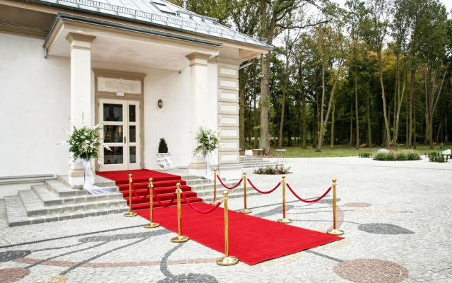 Zespol Palacowo-Parkowy w Dabrowce