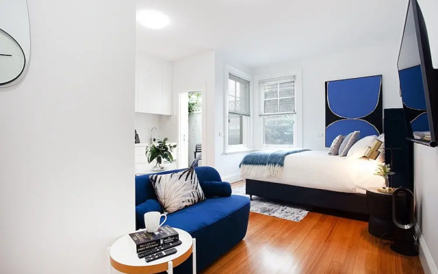 Bright and Beautiful Studio in Quiet Neighbourhood