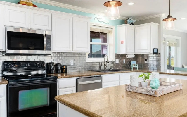 Selah 3 Bedroom Home by RedAwning