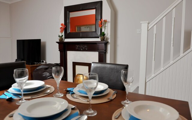 Select Serviced Accommodation - Canal Walk