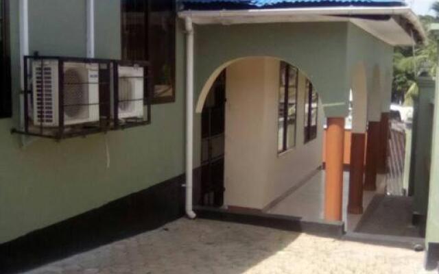 Remodeled beautiful three bedrooms Bungalow