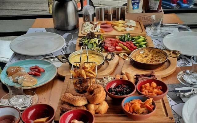 Bois Hotel And Cafe And Restaurant