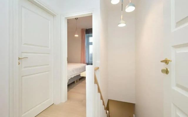 Modern quiet 2 bedroom apartment near City center