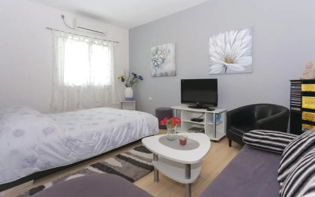 Stunning Home in Podstrana With Wifi and 1 Bedrooms