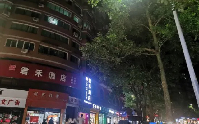 Zhongxian Junxuan Hotel