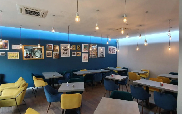 Hôtel Holidays & Work