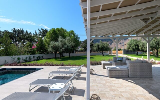 Casa Bianca Villa With Private Pool