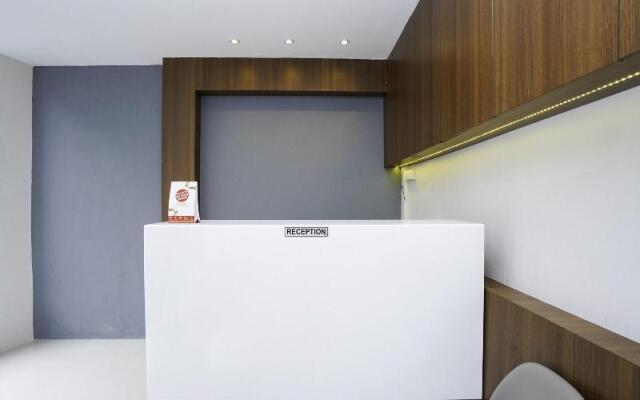 Oyo 1985 F7 Residence