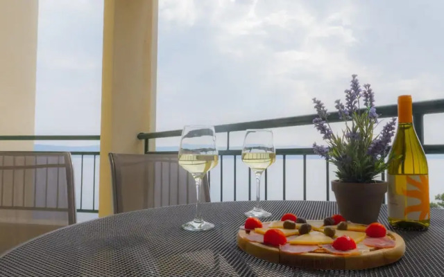 Breathtaking Beachfront Apartment in Marušići