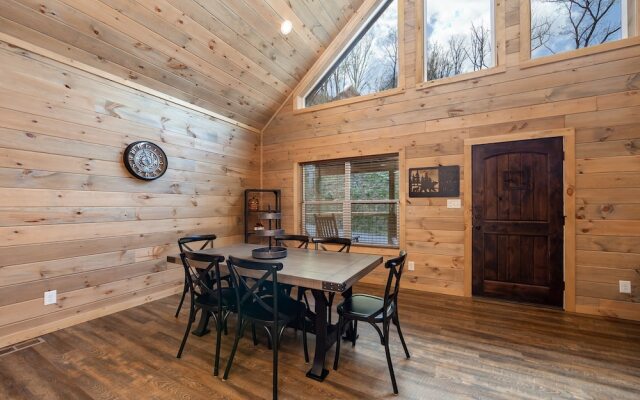 Creekside Manor Too 2 Bedroom Cabin by RedAwning