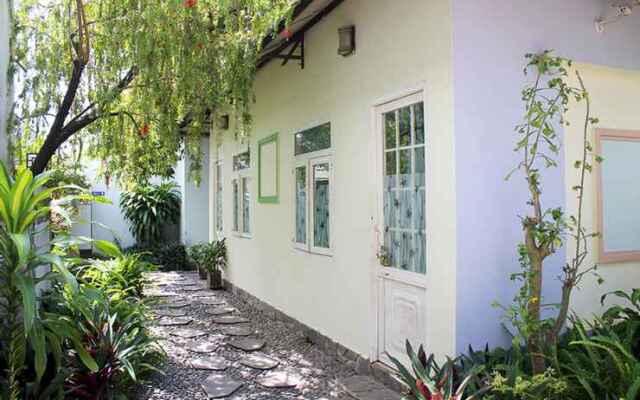 Khách sạn Huỳnh Tấn 2