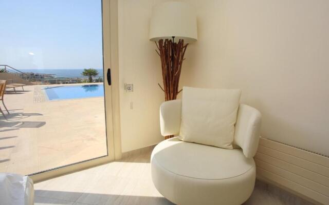 Seafront 5 Bedroom Villa Paradise in Sea Caves
