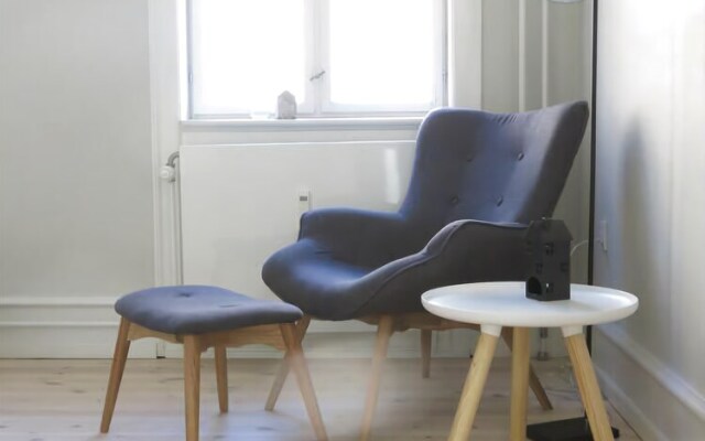 Studio near Queen 1142 - 1