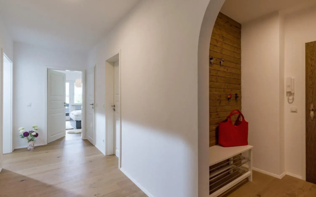 Moderner Ferienwohnung mit 2 Schlafzimmer und großen Balkon