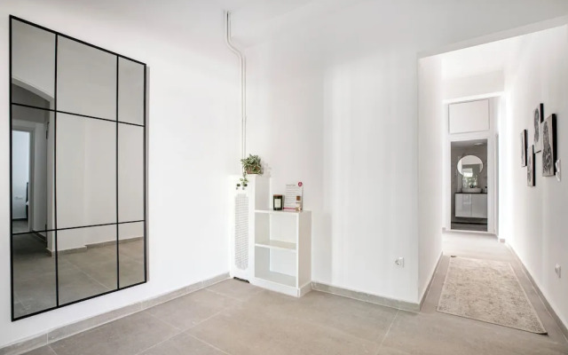 Artsi - 3BR Apt w Balcony in Athens