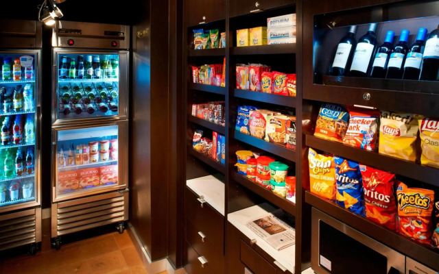 Courtyard by Marriott Chicago Deerfield