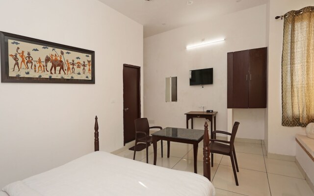 OYO 9723 Home Farm Stay Connaught Palace