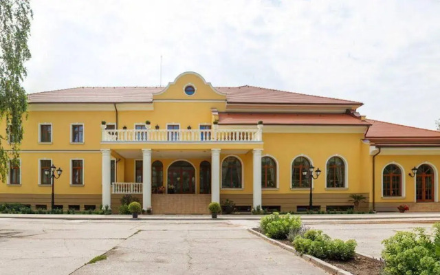 Hotel Plauter Kúria