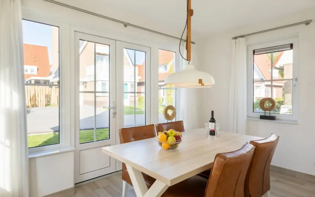 Luxurious Stately Villa With 2 Bathrooms, 1km From the Beach