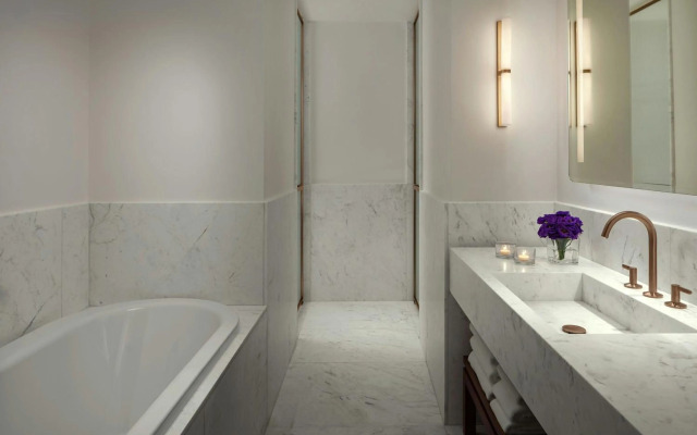 The Lake Como EDITION