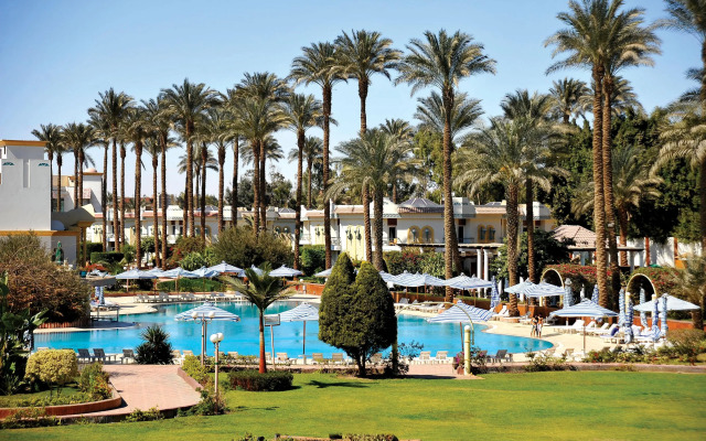 Cataract Pyramids Resort