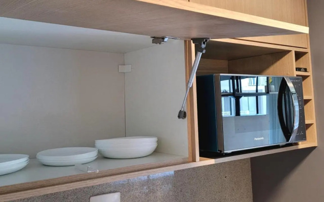 Studio novíssimo, completo e muito bem localizado