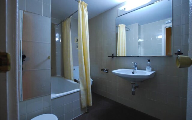 Edificio Zona Media Sierra Nevada