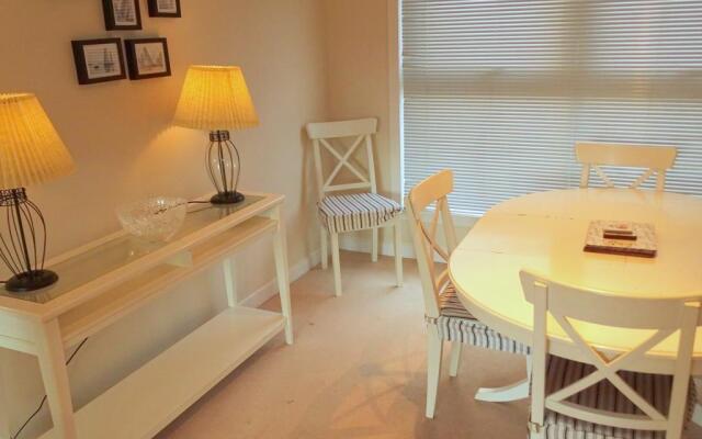 Tay Pearls - Tay Chambers Apartment