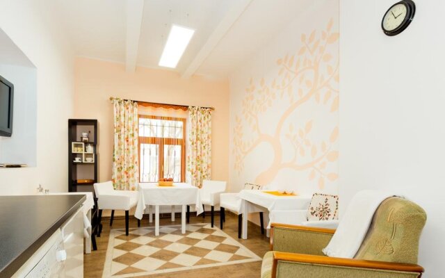 Pštrossova Vila - u klášterní zahrady