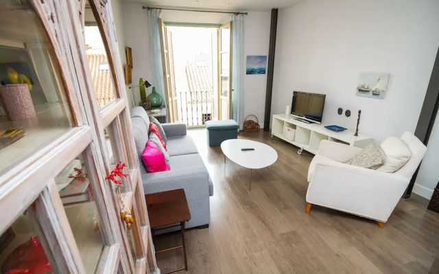 Adorable Apartment Ollerias