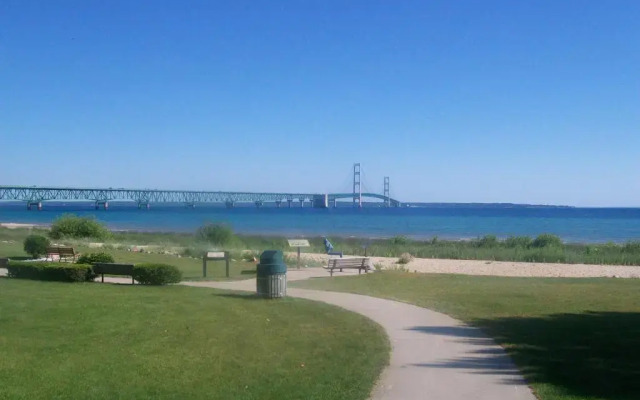 Bayside Hotel of Mackinac