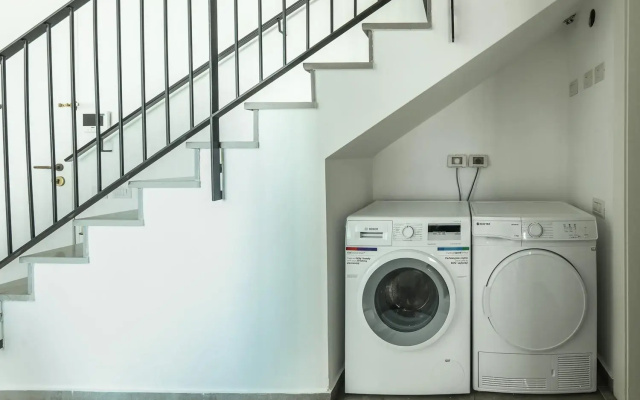 High-rise 3 bedroom Apartment with Balcony
