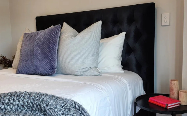 Enfield Lux- Brand New Apartment