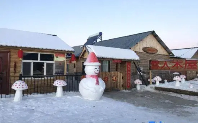 Arctic Village Snowman Chalet